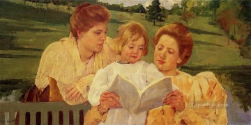 María Cassatt Painting - El jardín leyendo madres hijos Mary Cassatt